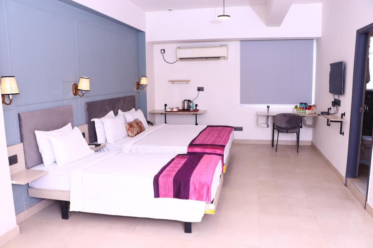 Virohaa Garden Hotel กาเซียบัด ภายนอก รูปภาพ