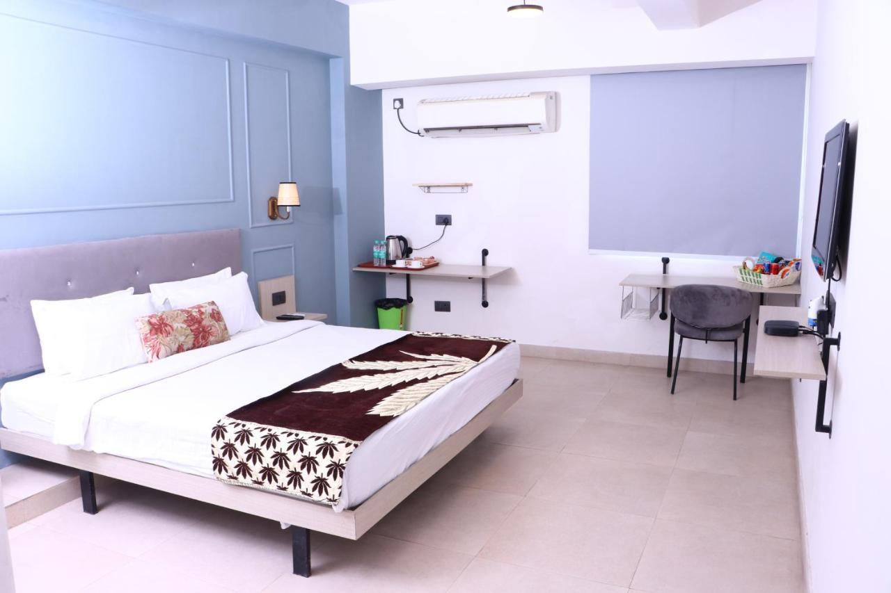 Virohaa Garden Hotel กาเซียบัด ภายนอก รูปภาพ