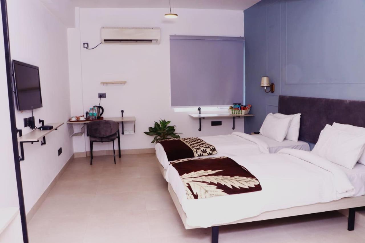 Virohaa Garden Hotel กาเซียบัด ภายนอก รูปภาพ