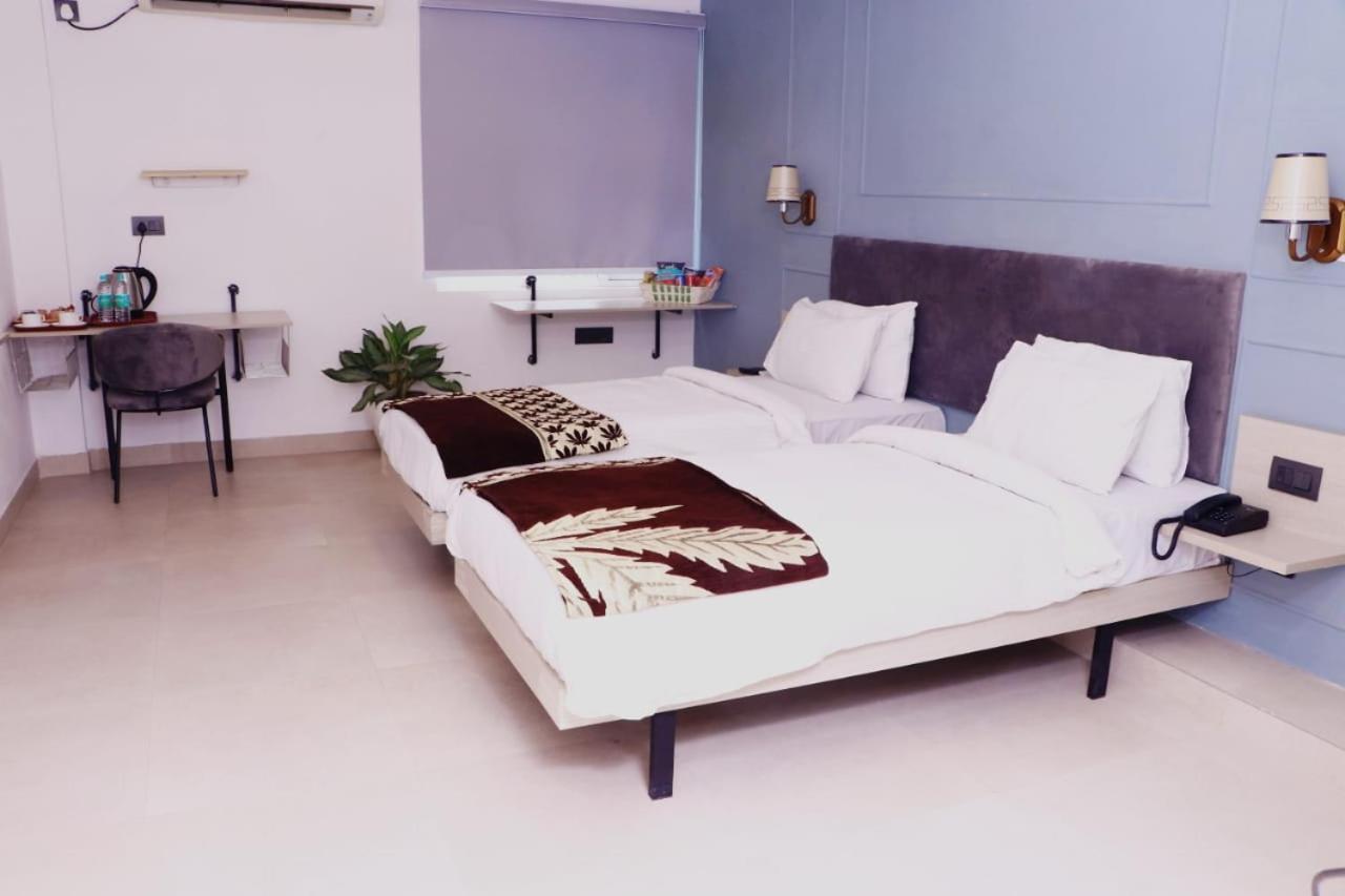 Virohaa Garden Hotel กาเซียบัด ภายนอก รูปภาพ