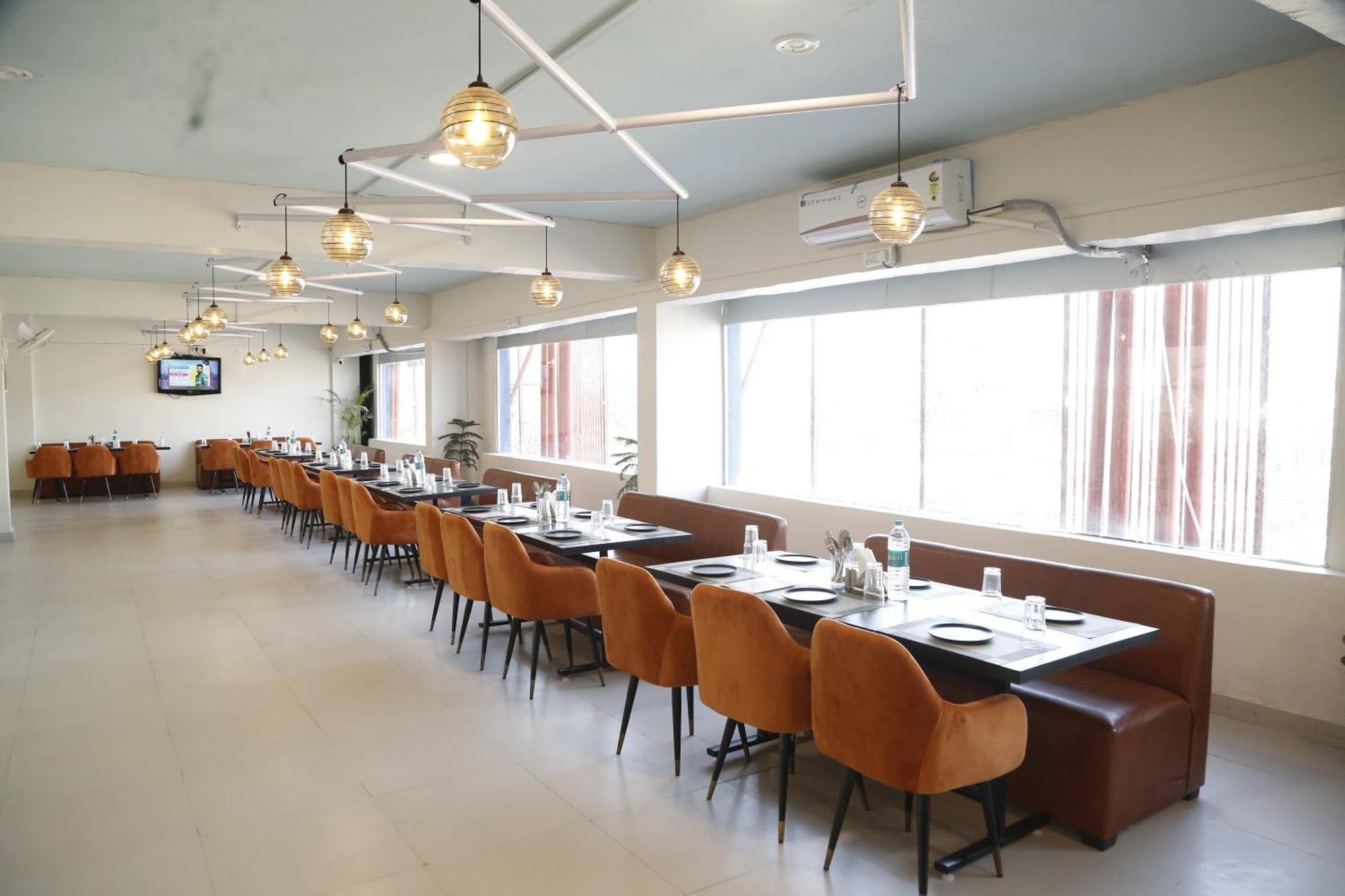 Virohaa Garden Hotel กาเซียบัด ภายนอก รูปภาพ