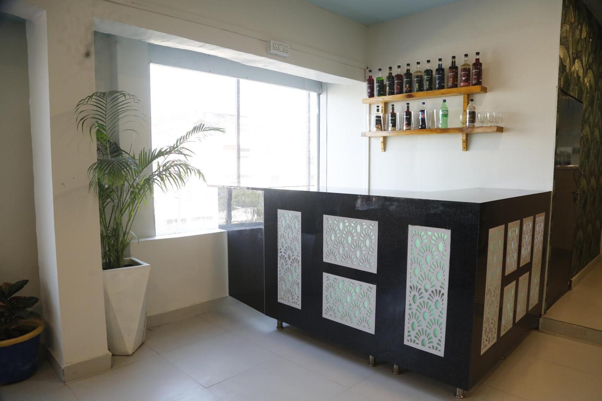 Virohaa Garden Hotel กาเซียบัด ภายนอก รูปภาพ