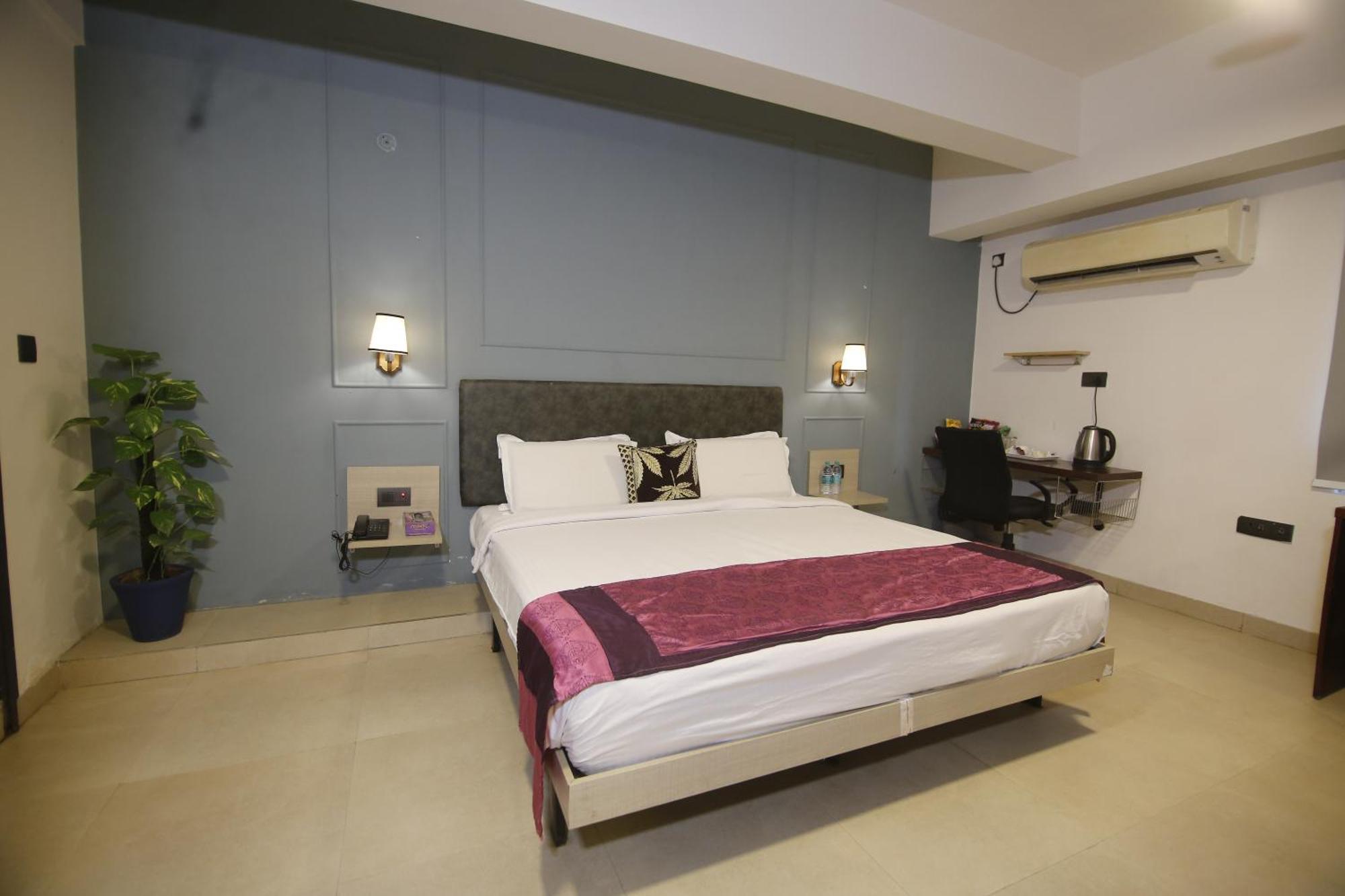 Virohaa Garden Hotel กาเซียบัด ภายนอก รูปภาพ