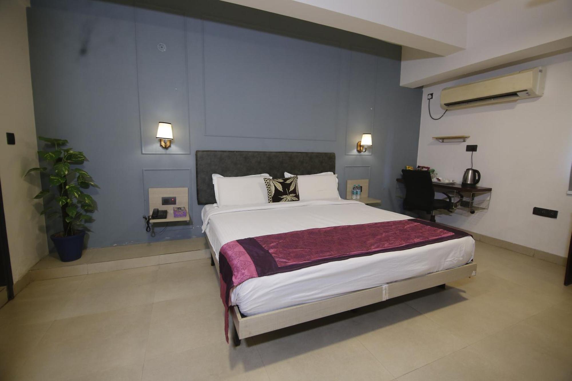 Virohaa Garden Hotel กาเซียบัด ภายนอก รูปภาพ